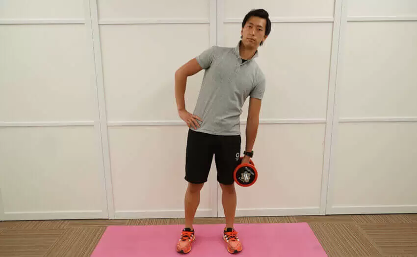 ダンベルを使った腹筋の鍛え方7選 負荷をかけて憧れの腹筋へ Diet Labo ダイエットラボ ショップジャパン