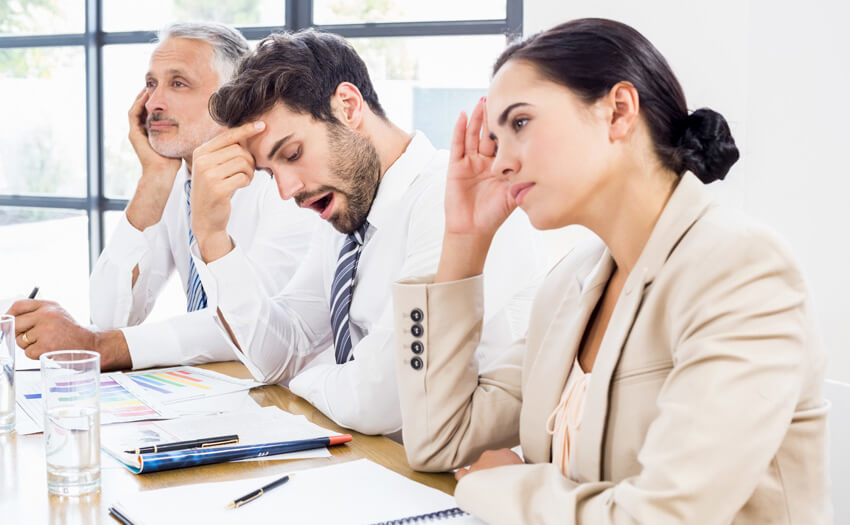 寝不足の影響は?睡眠不足が引き起こす状態一覧