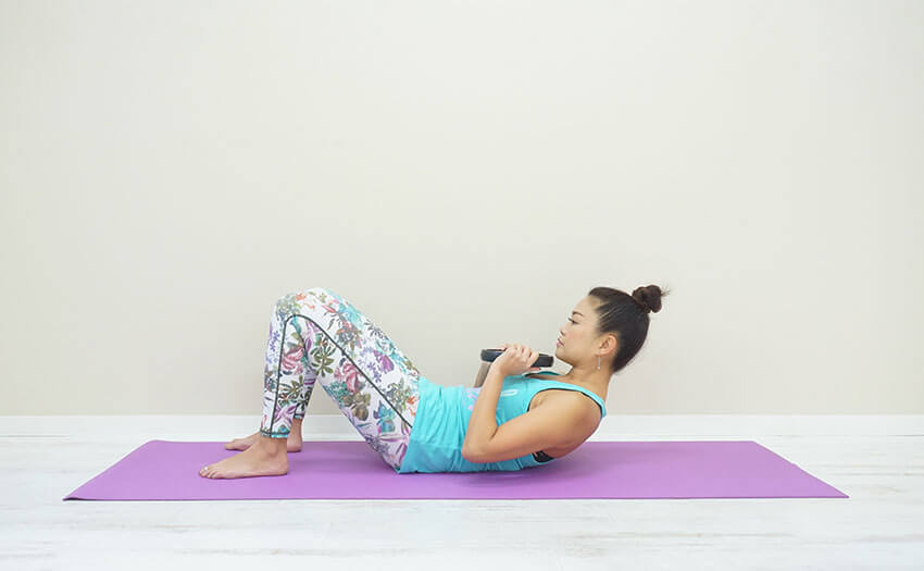 ダンベルクランチ(胸の上)2