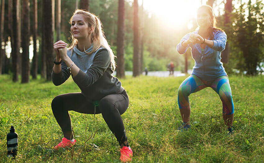 【初心者・女性向け】スクワットの正しいフォーム、やり方は?基本とよくある間違いを紹介