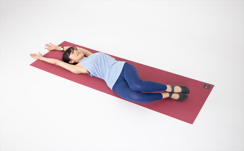 横になって行う骨盤体操(1)