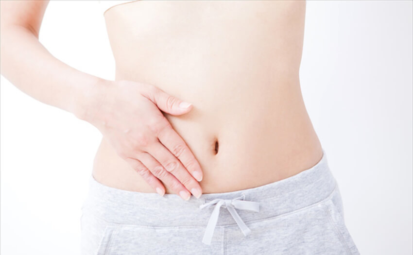 目指せ ぽっこりお腹解消!3分でできるいろいろなスクワットを徹底解説