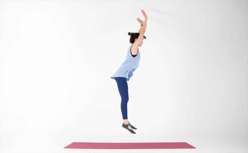 全身を強化する「ジャンプスクワット」(3)