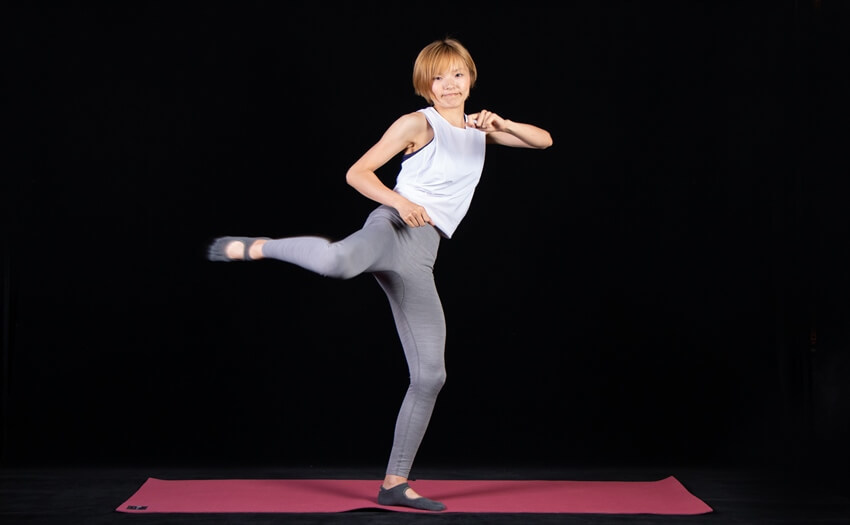 下半身をシェイプ「キックボクササイズ」(2)