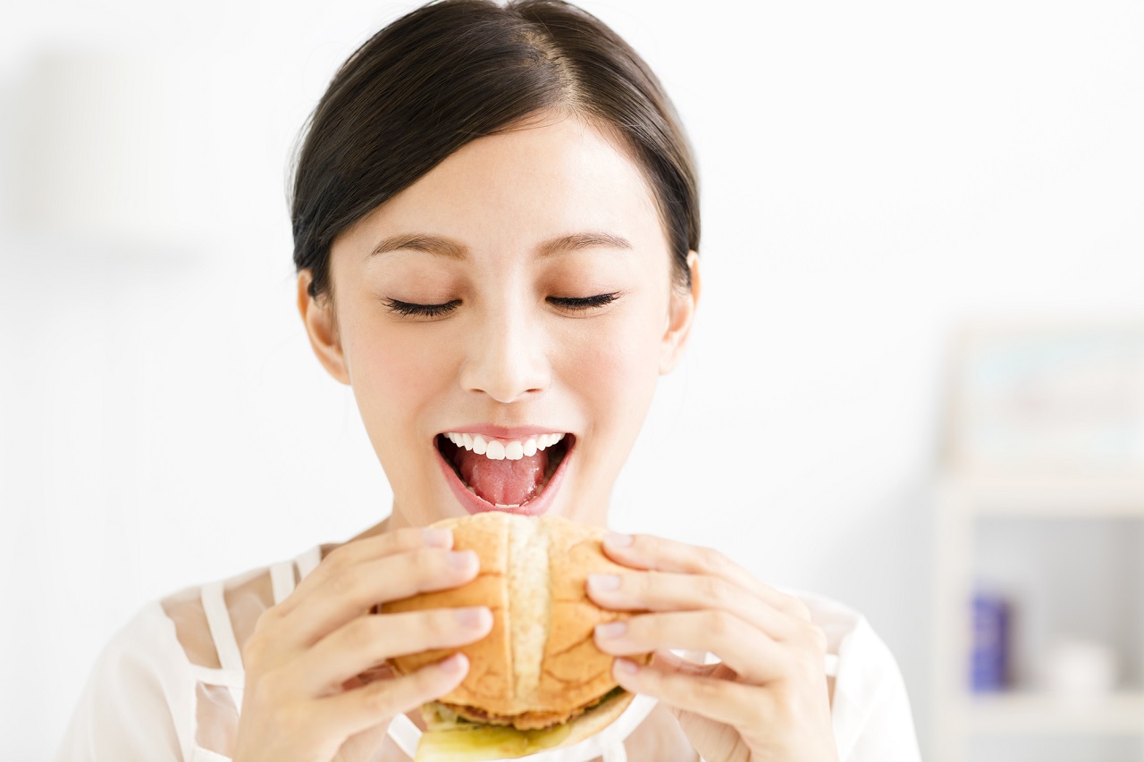 食事制限による無理なダイエットは禁物?身体が痩せるメカニズムとは