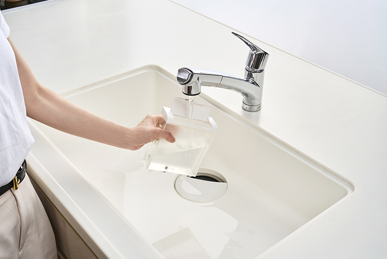 タンクに水を入れるイメージ